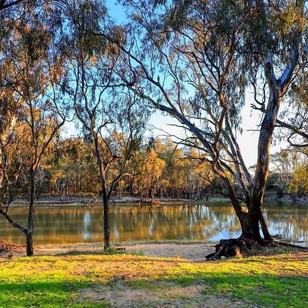 Deniliquin Riverside Caravan Park 外观 照片