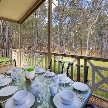 Deniliquin Riverside Caravan Park 外观 照片