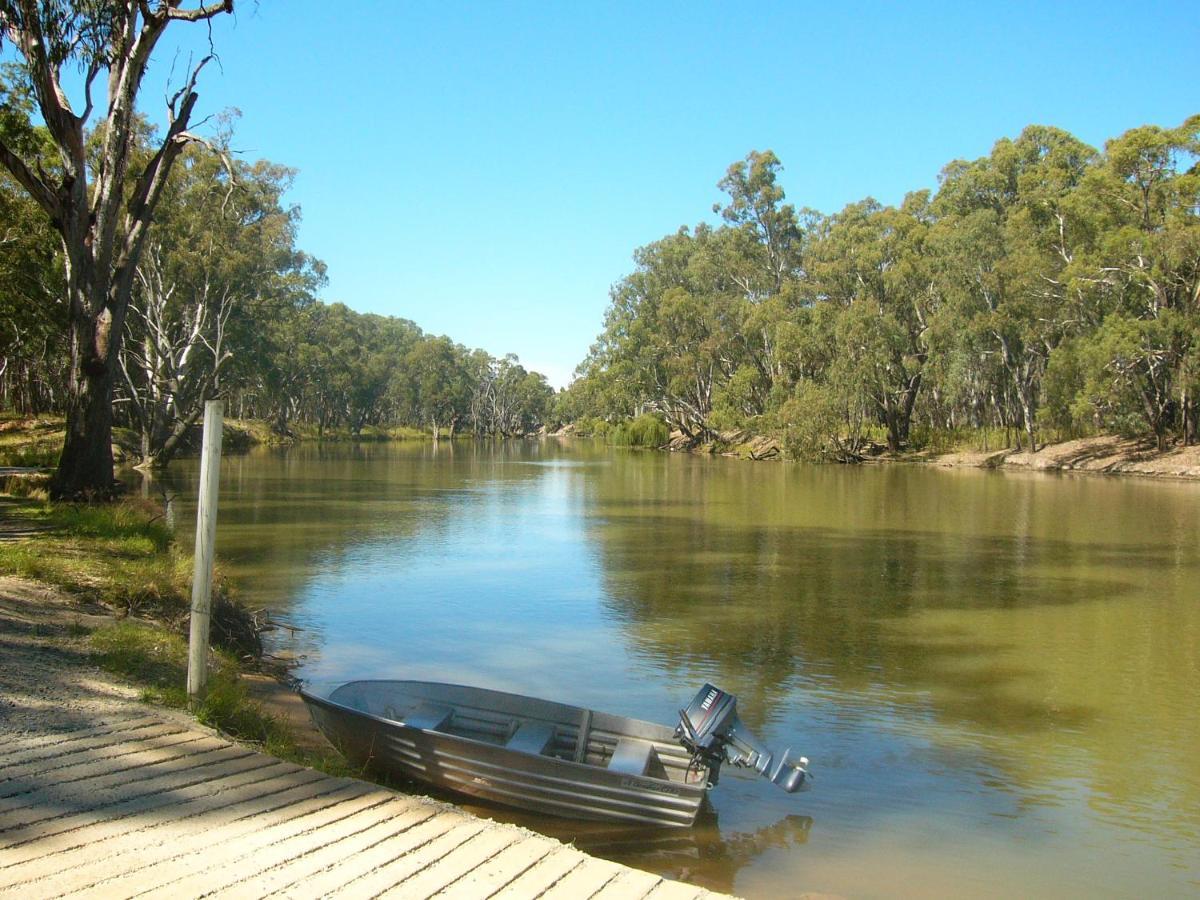 Deniliquin Riverside Caravan Park 外观 照片