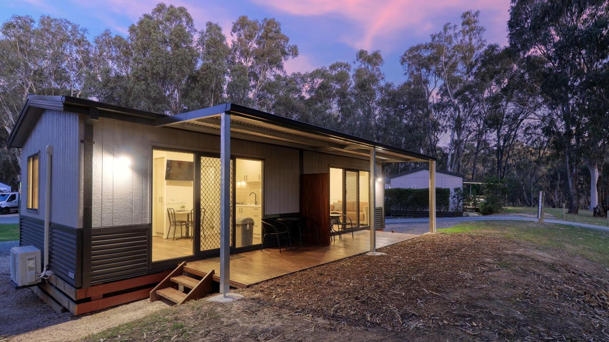 Deniliquin Riverside Caravan Park 外观 照片
