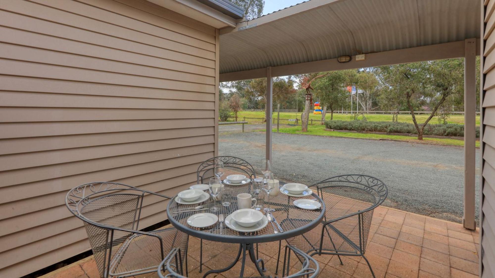 Deniliquin Riverside Caravan Park 外观 照片