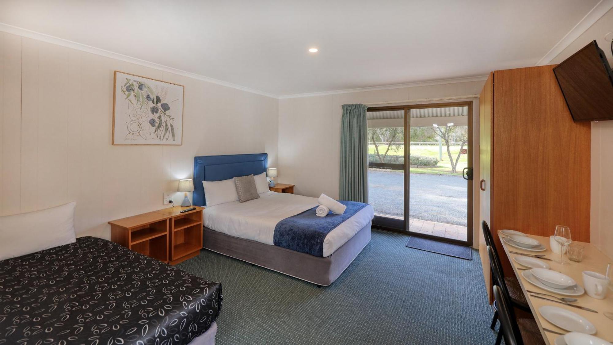 Deniliquin Riverside Caravan Park 外观 照片