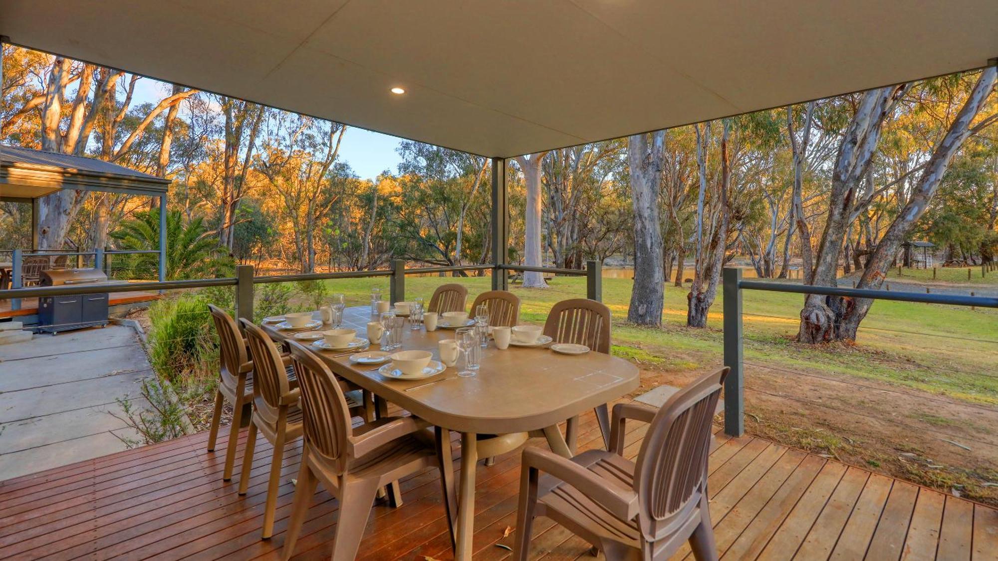 Deniliquin Riverside Caravan Park 外观 照片