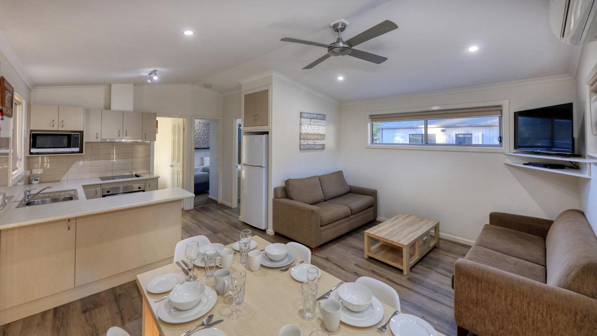 Deniliquin Riverside Caravan Park 外观 照片