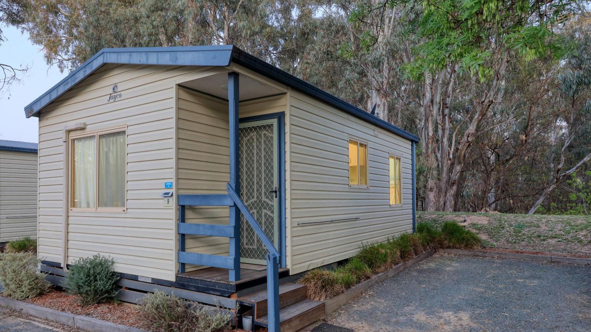 Deniliquin Riverside Caravan Park 外观 照片