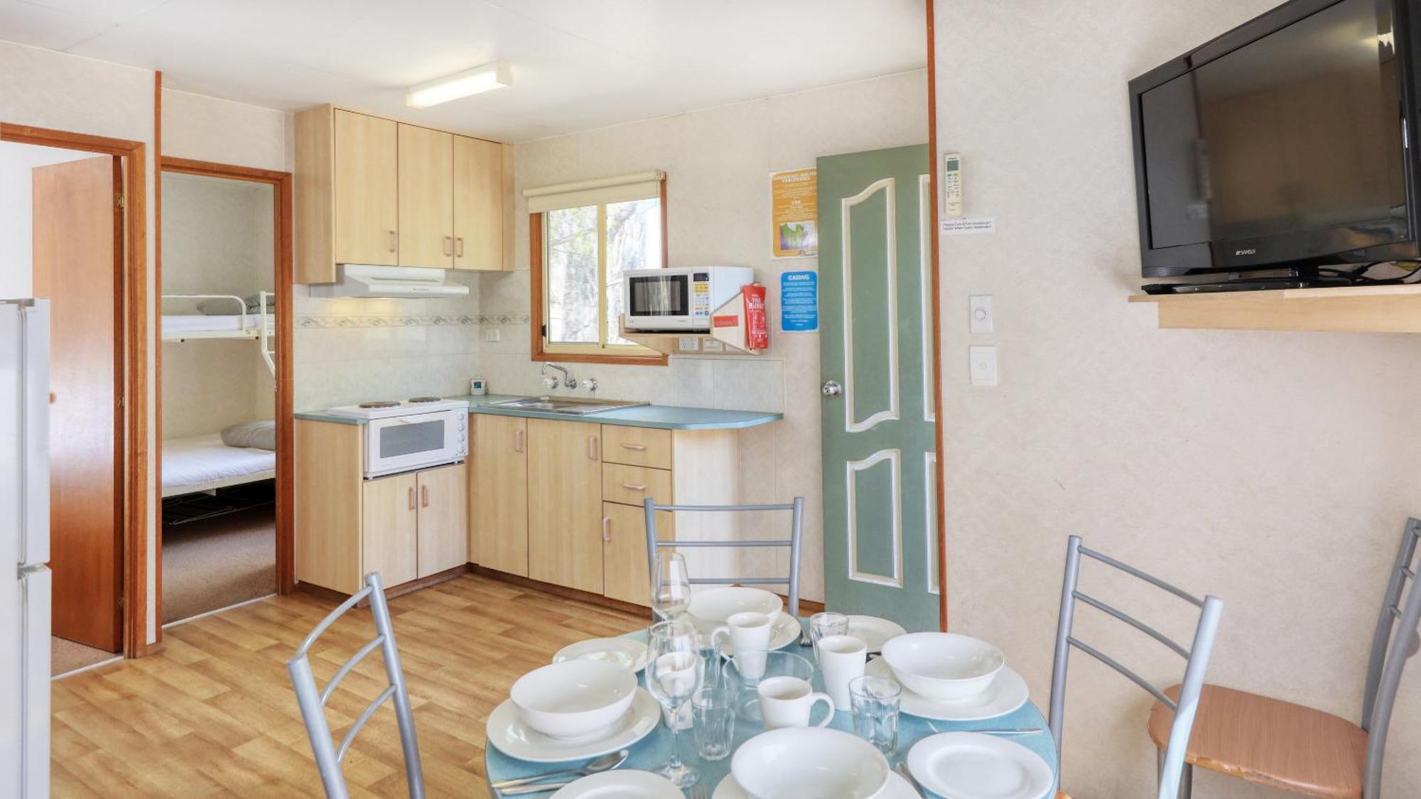 Deniliquin Riverside Caravan Park 外观 照片