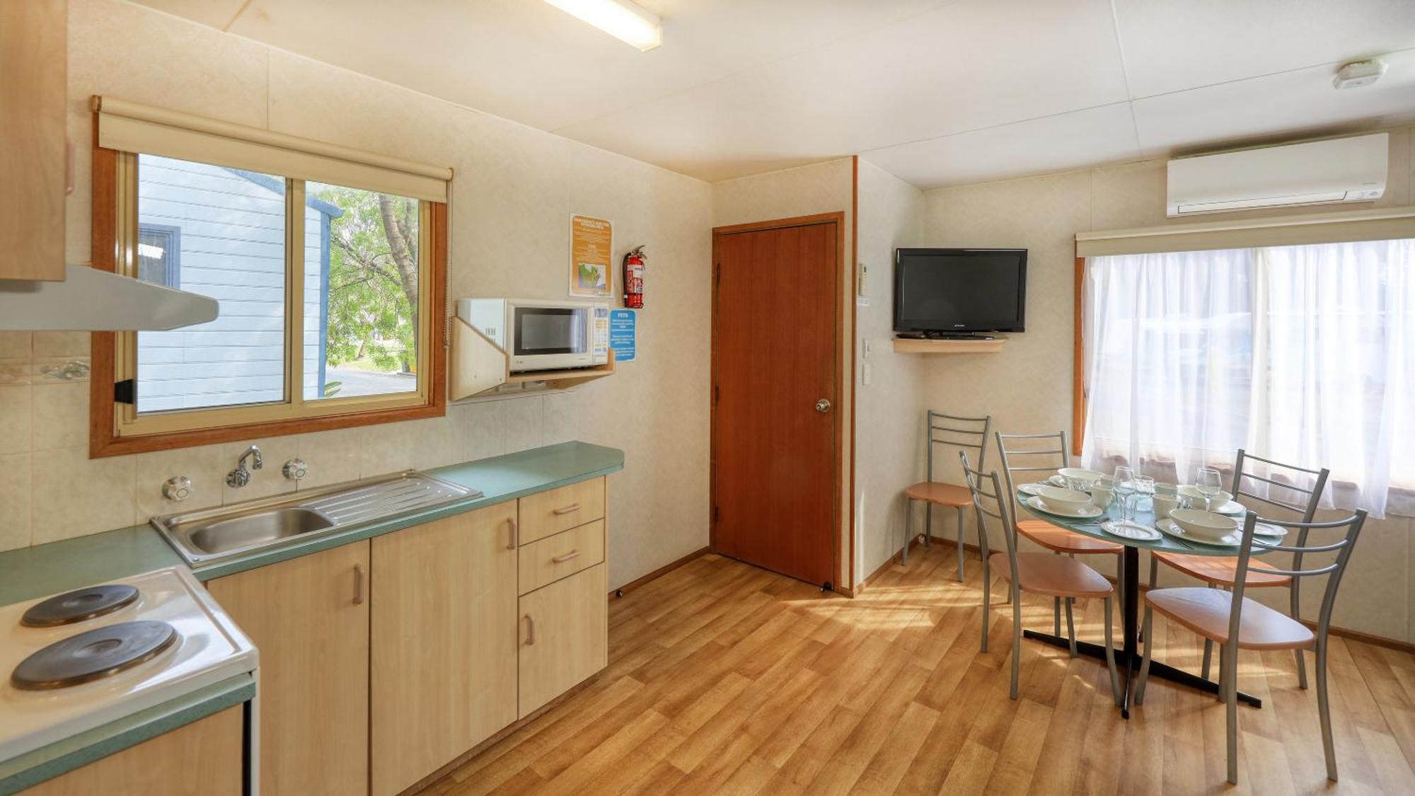 Deniliquin Riverside Caravan Park 外观 照片