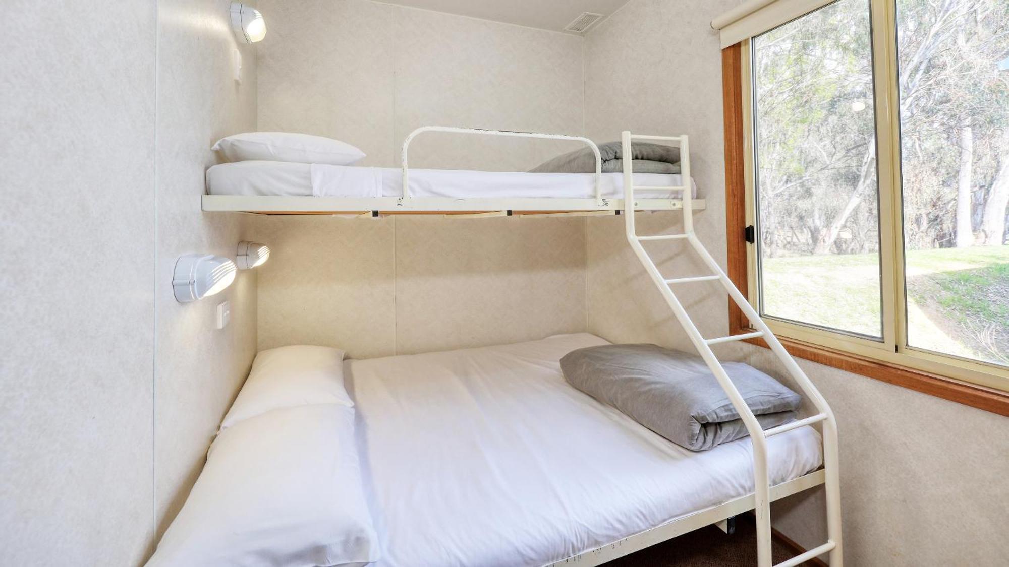 Deniliquin Riverside Caravan Park 外观 照片