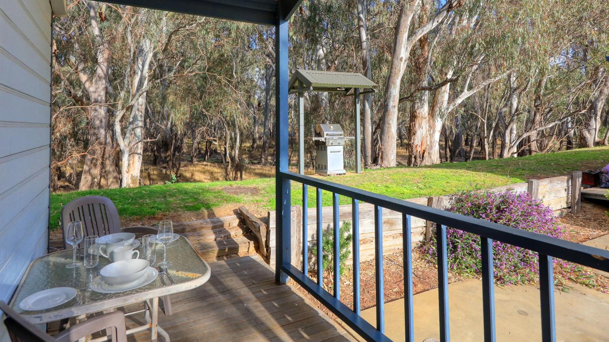 Deniliquin Riverside Caravan Park 外观 照片