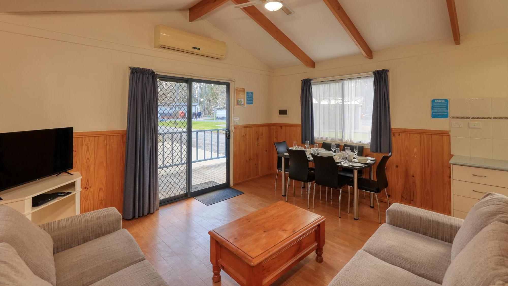 Deniliquin Riverside Caravan Park 外观 照片