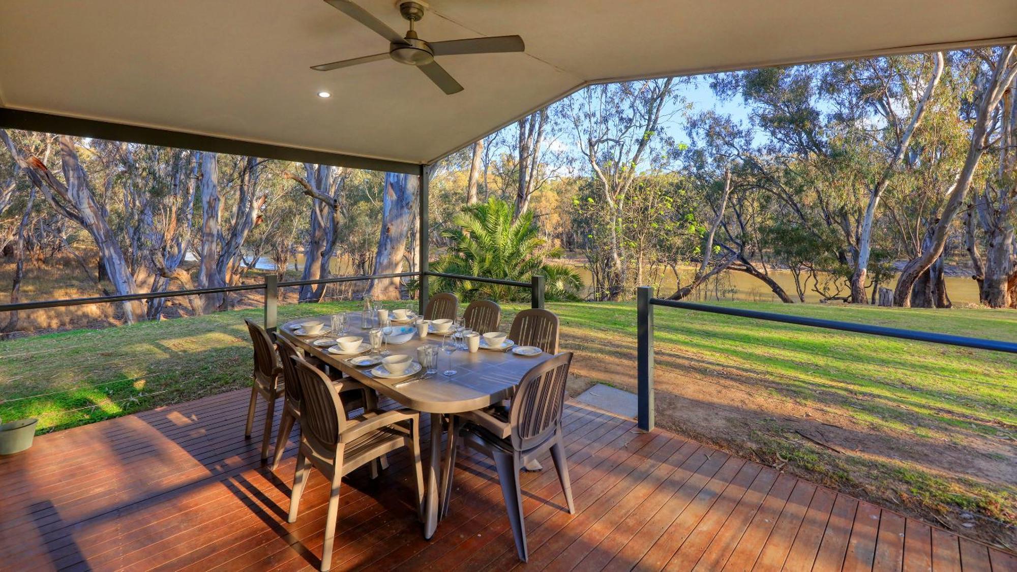 Deniliquin Riverside Caravan Park 外观 照片