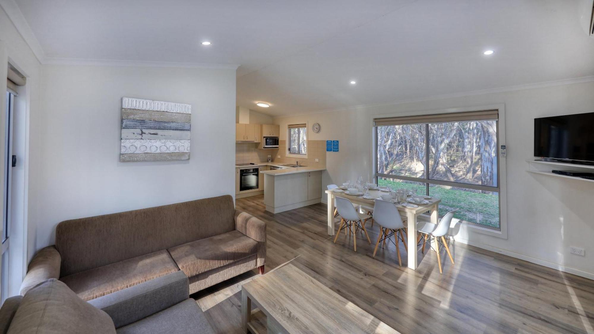 Deniliquin Riverside Caravan Park 外观 照片