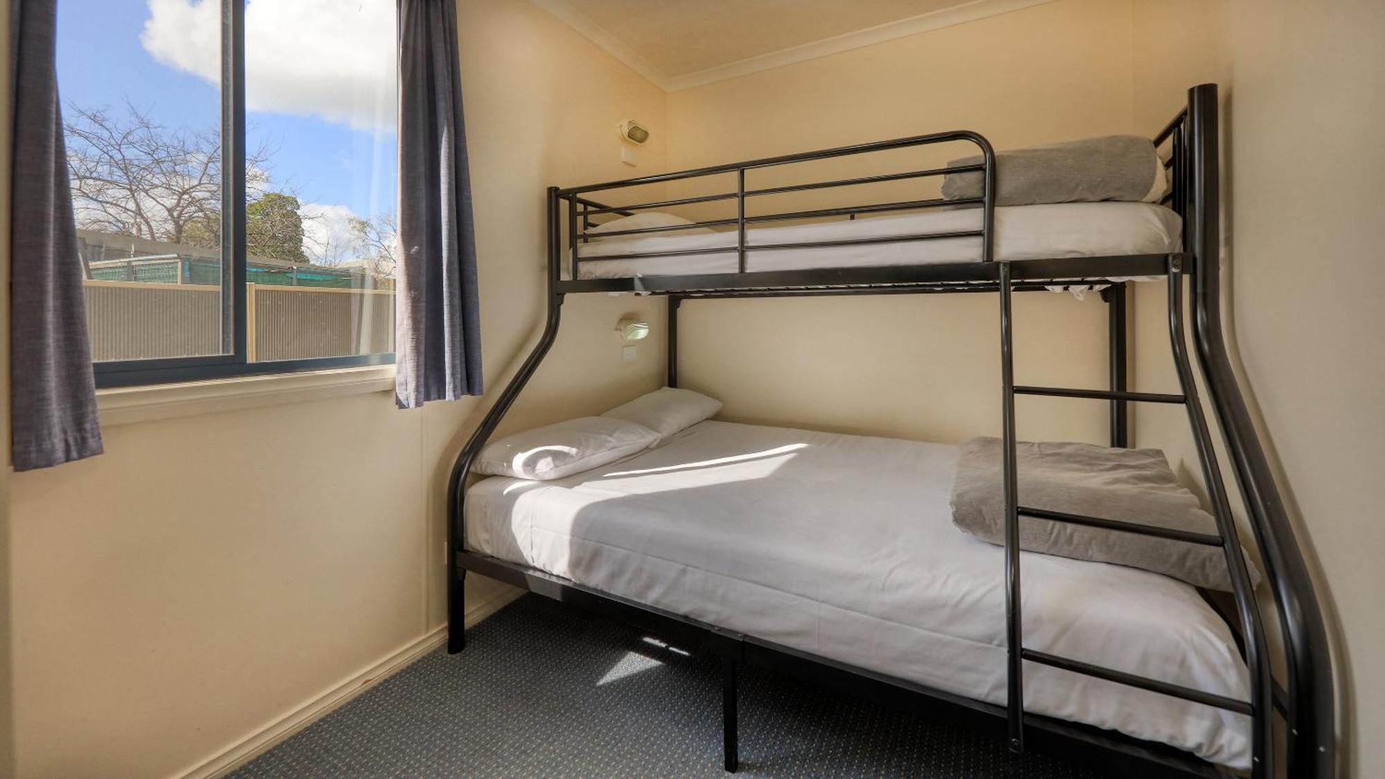 Deniliquin Riverside Caravan Park 外观 照片