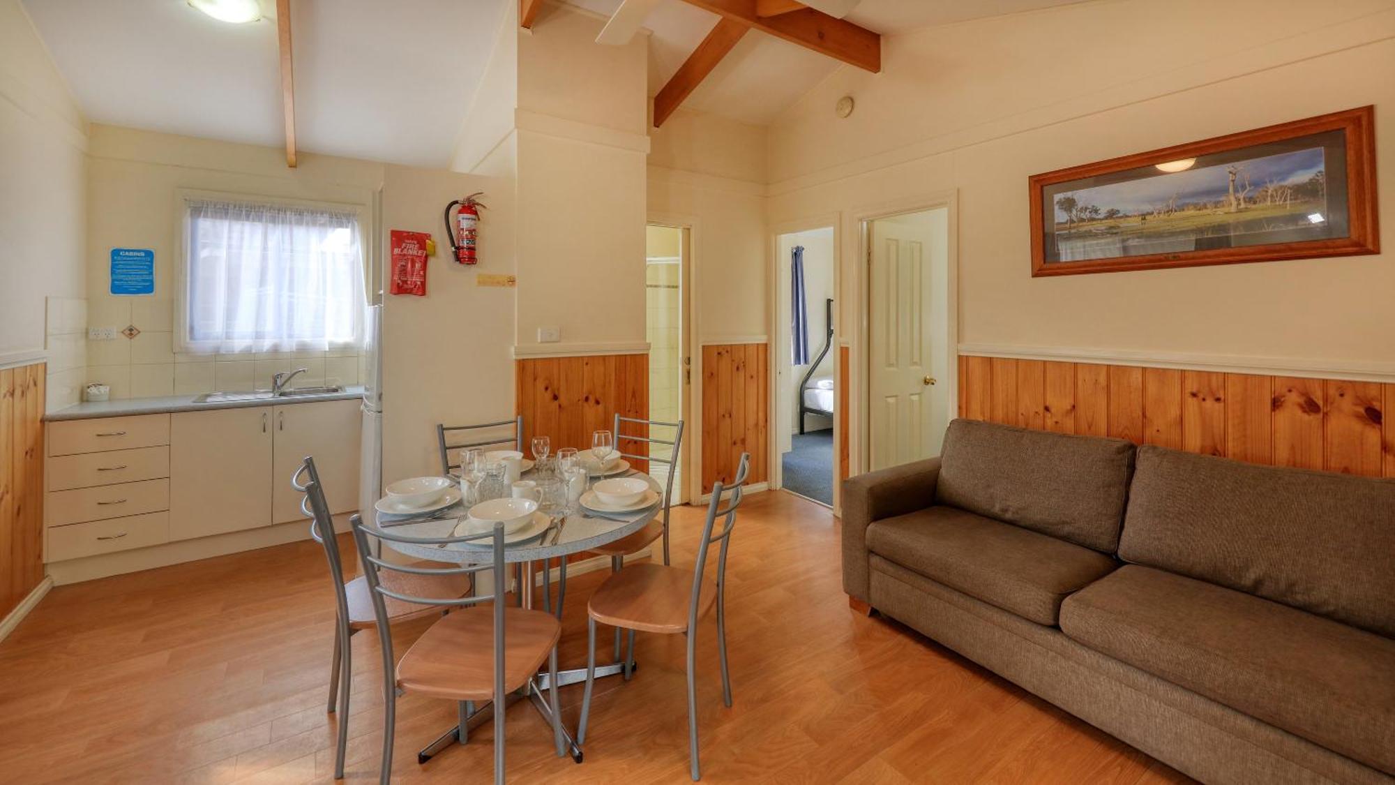 Deniliquin Riverside Caravan Park 外观 照片