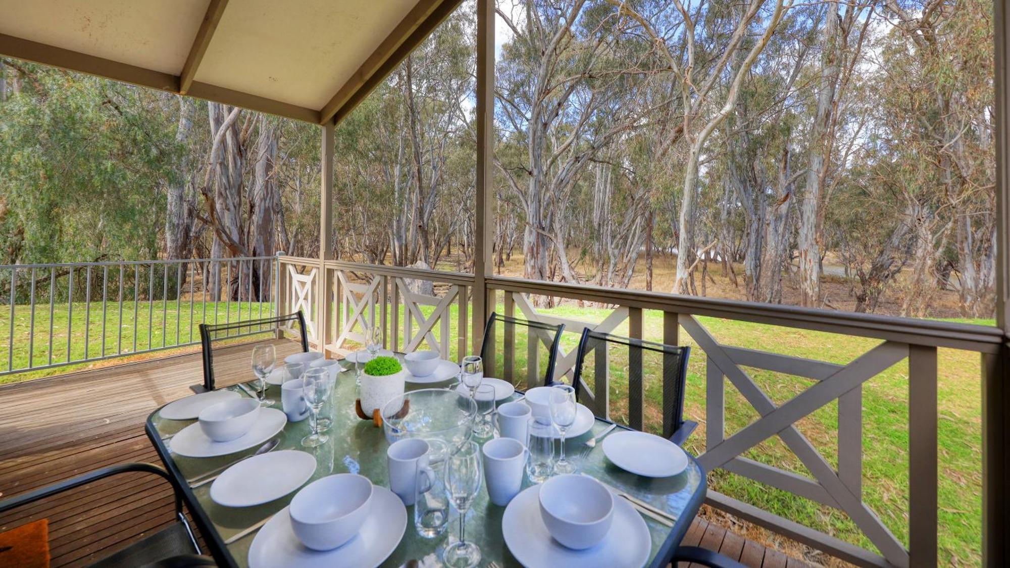 Deniliquin Riverside Caravan Park 外观 照片