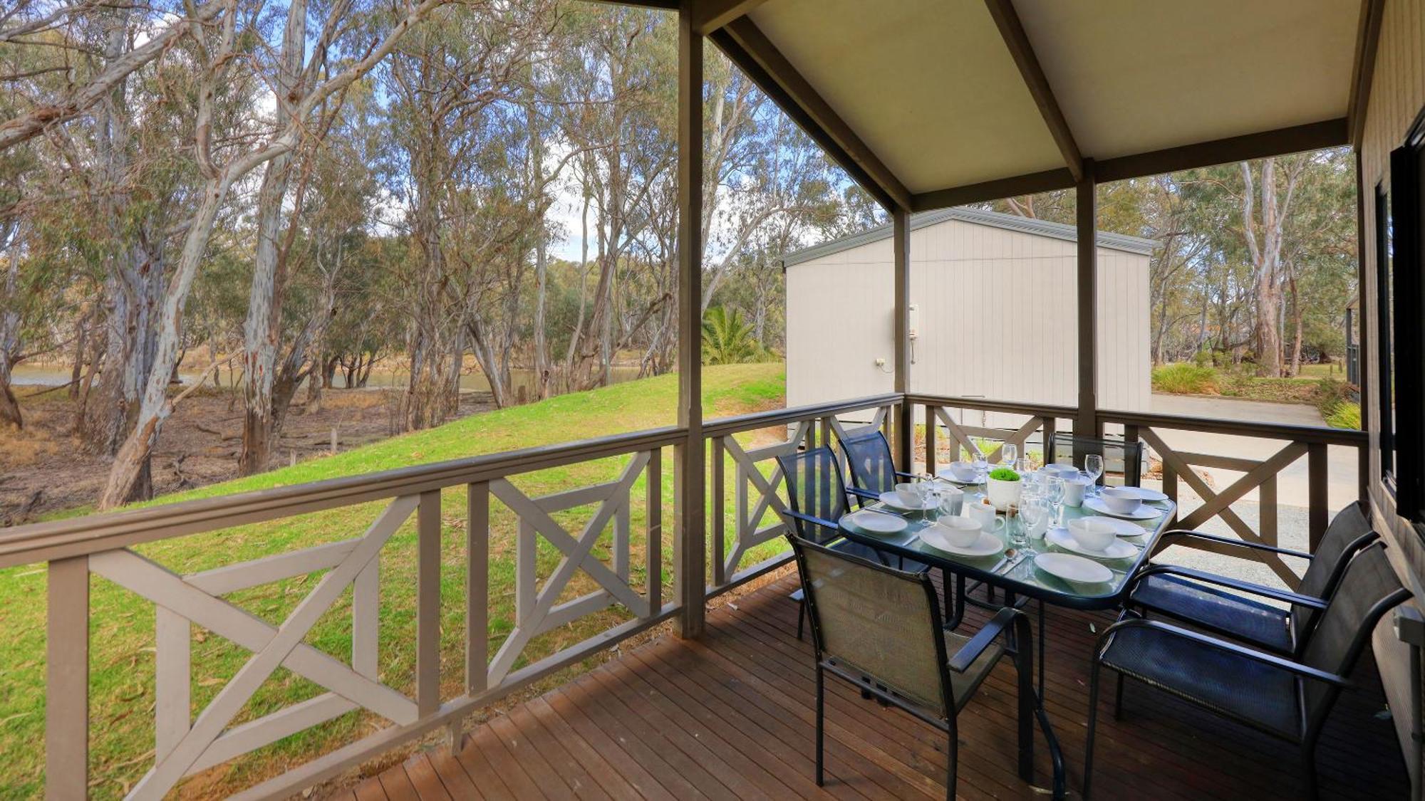 Deniliquin Riverside Caravan Park 外观 照片