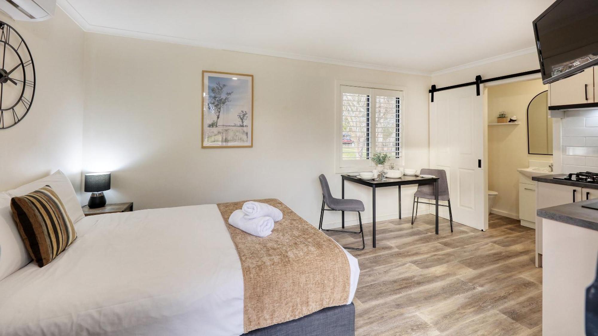 Deniliquin Riverside Caravan Park 外观 照片