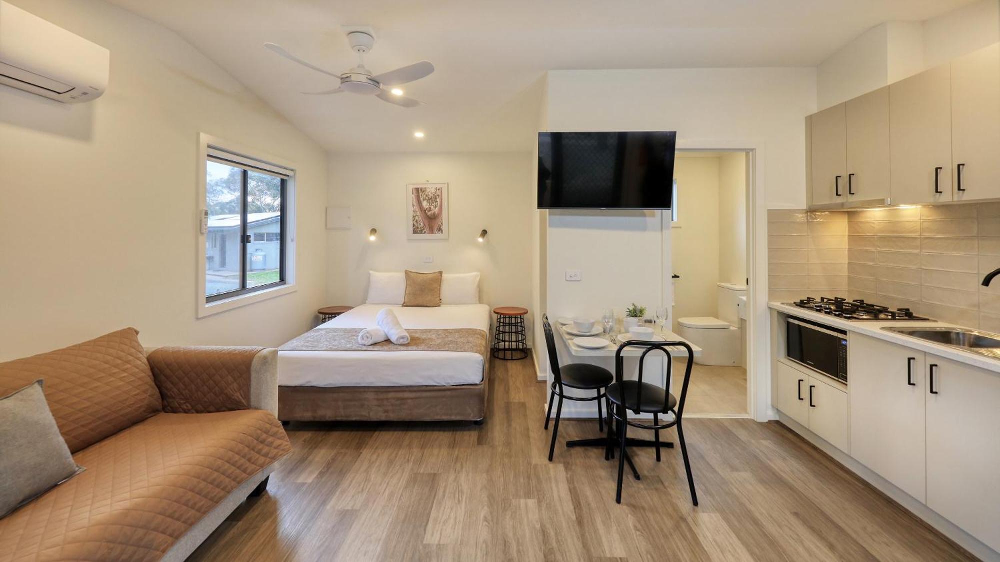 Deniliquin Riverside Caravan Park 外观 照片