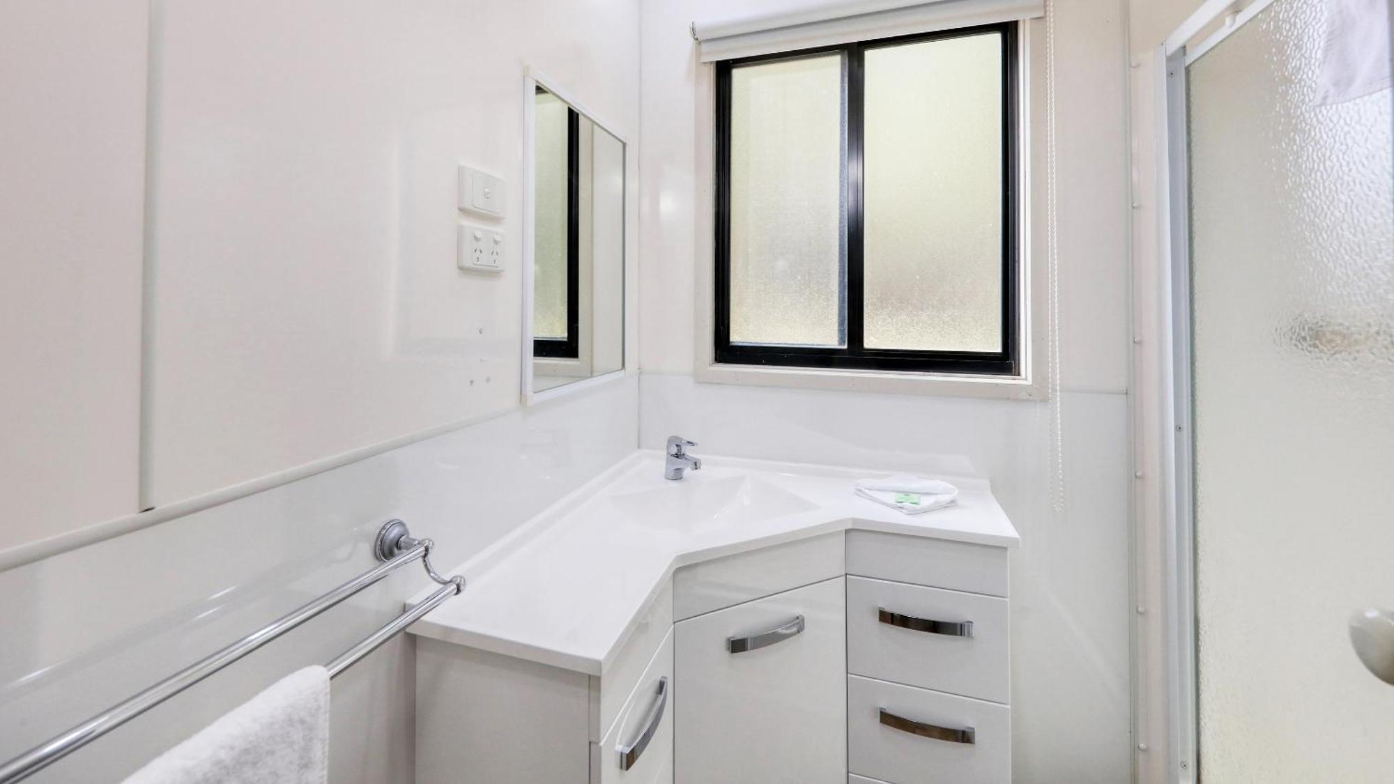 Deniliquin Riverside Caravan Park 外观 照片