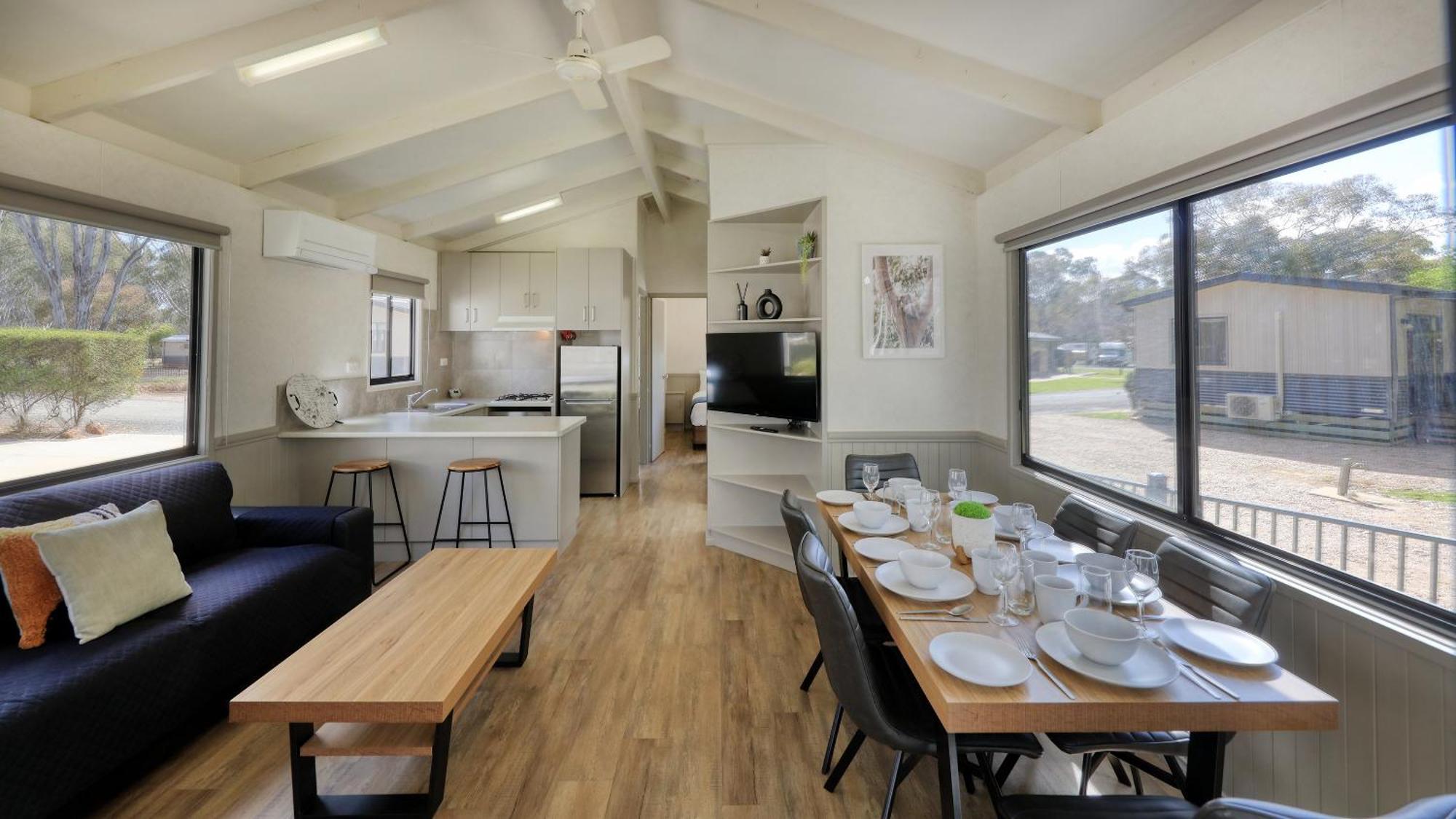 Deniliquin Riverside Caravan Park 外观 照片